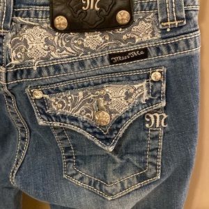 Miss Me Capri lace detailed jeans